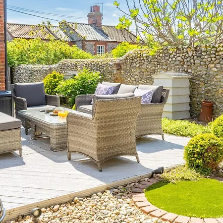 Newly Refurb Cottage, Mile From Blakeney, Village Pub And Restaurant Langham  Room photo